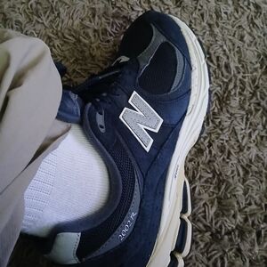 New Balance 2002R Rugged/Streetwear Shoes Size 9.5 Men/11 Women
